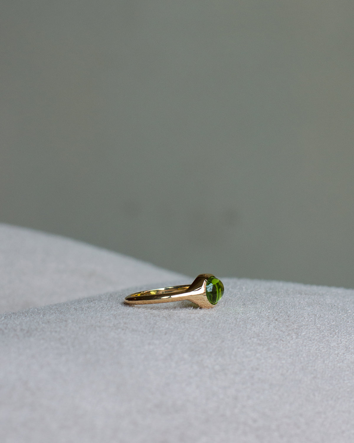 Glacé Signet - 14k Peridot Ring