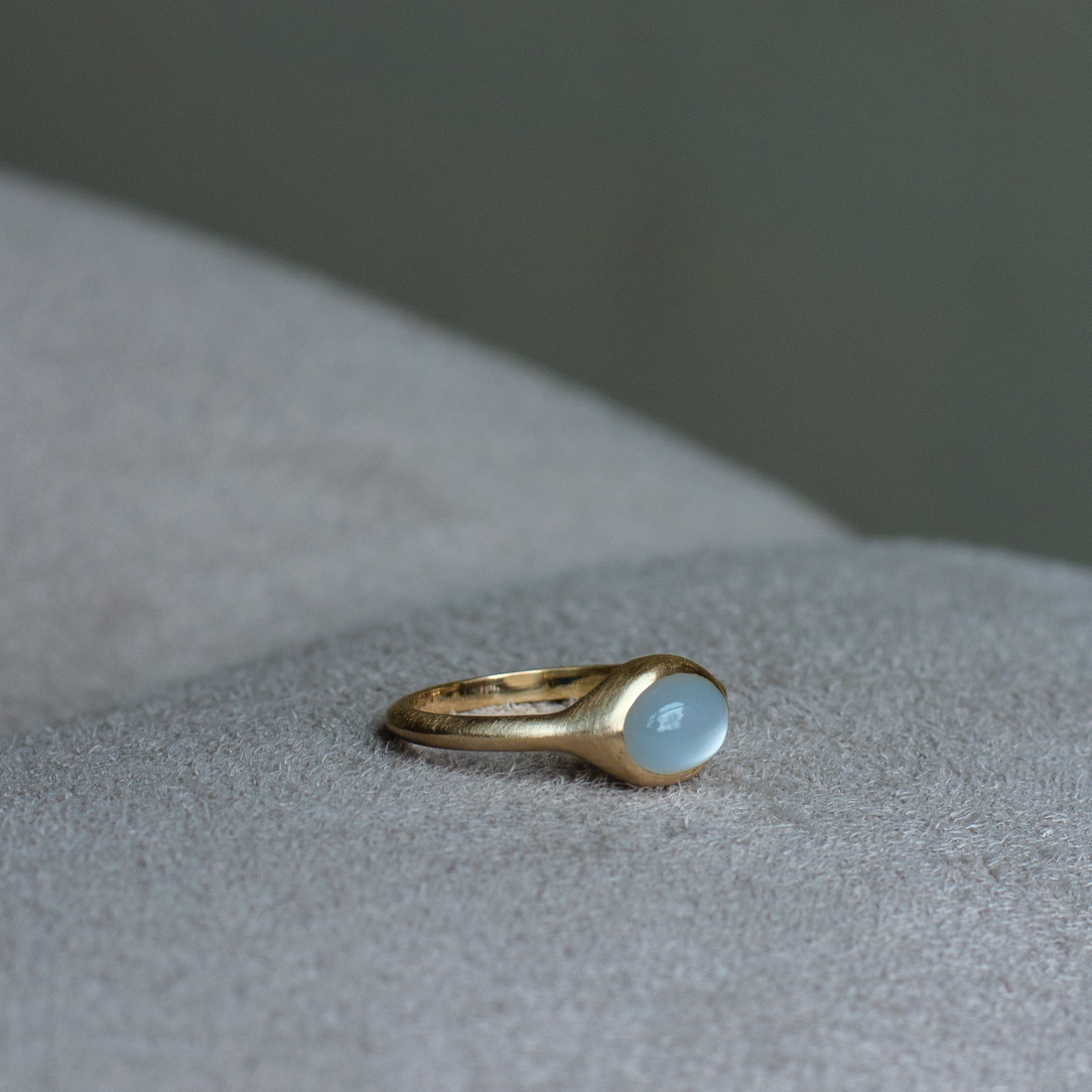 Glacé - 14k White Moonstone Signet Ring