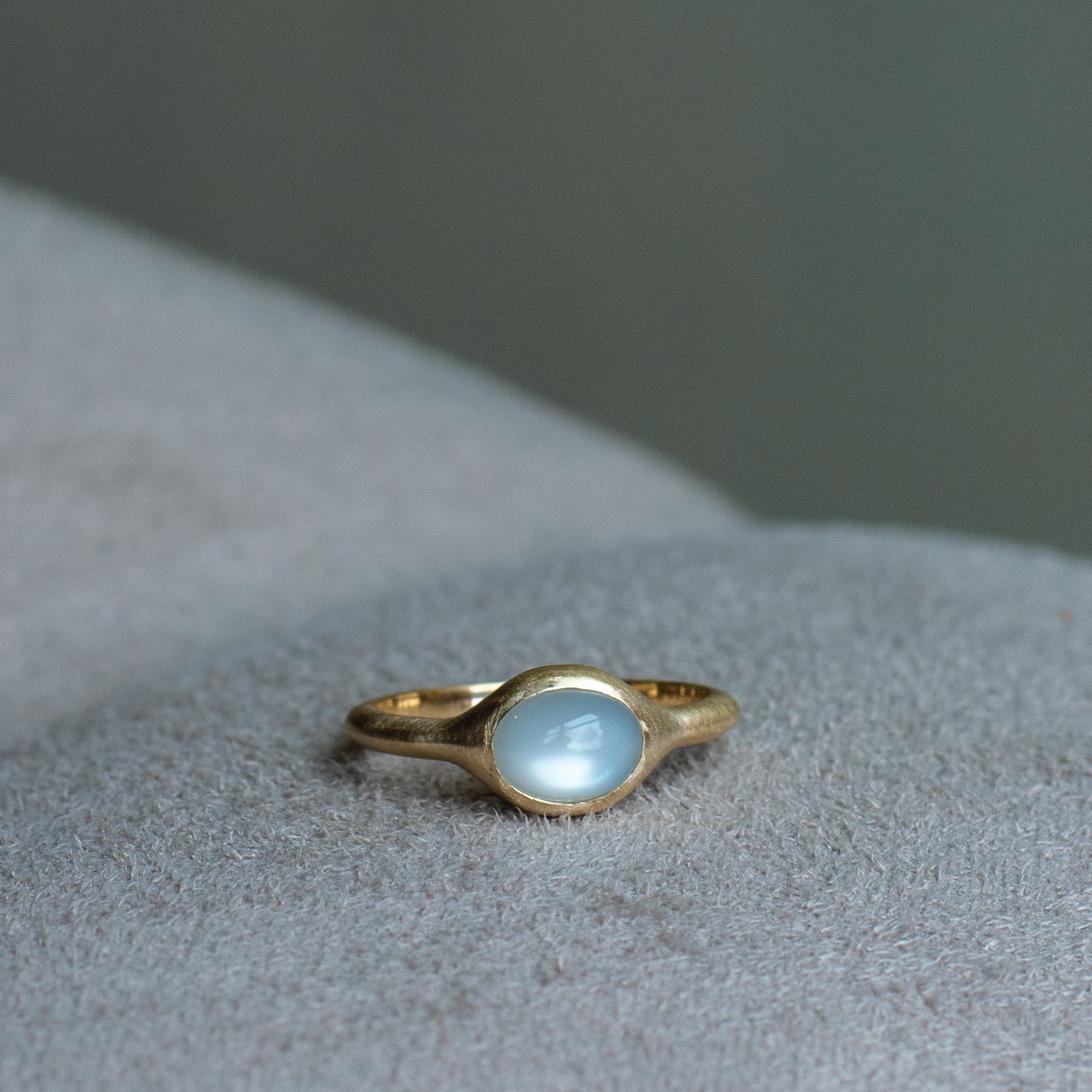 Glacé - 14k White Moonstone Signet Ring