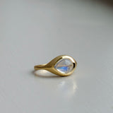 Glacé Grand - 18k Moonstone Signet Ring
