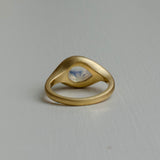 Glacé Grand - 18k Moonstone Signet Ring
